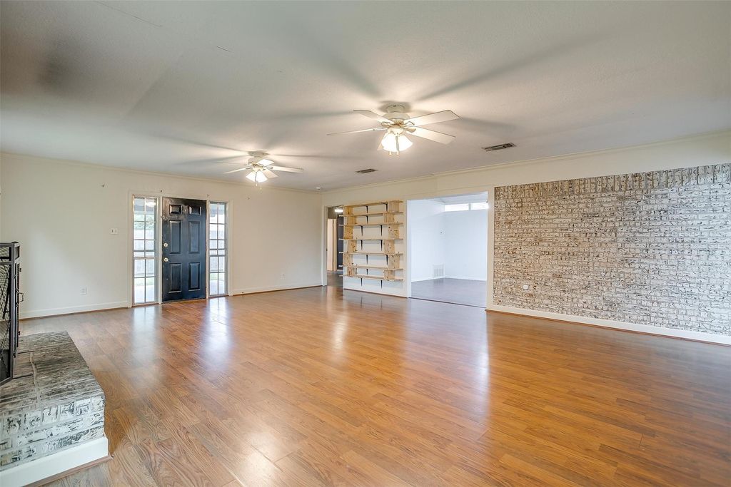 property-img