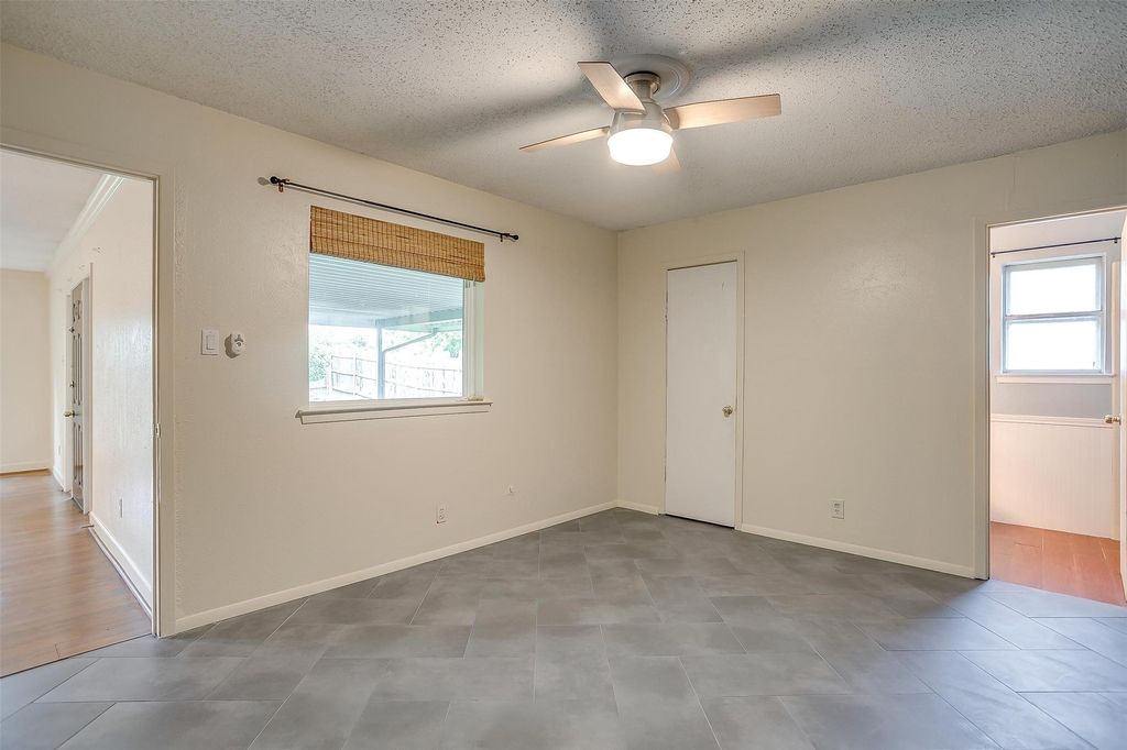 property-img