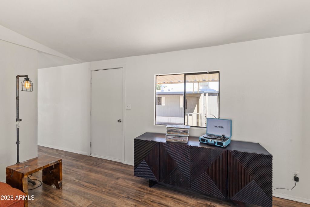 property-img