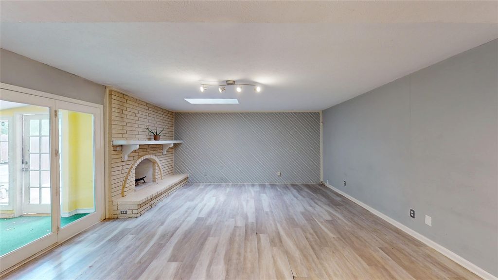 property-img