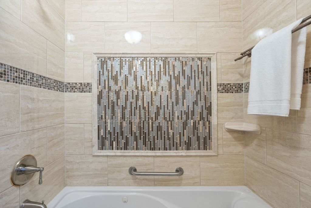 property-img