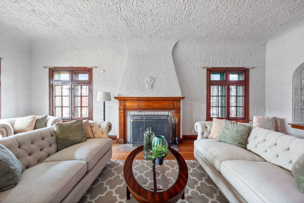 property-img