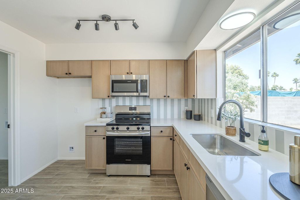 property-img