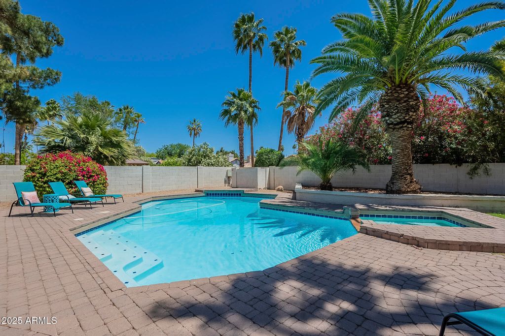 property-img